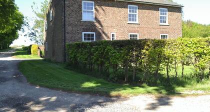 4 bedroom accommodation in Cottam, near Driffield