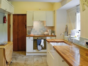 Dishwasher, cookware/dishes/utensils, freezer