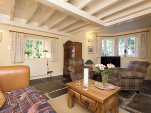 Fireplace - 2 bedroom accommodation in Dunrobin, near Golspie (Dunrobin, near Golspie)