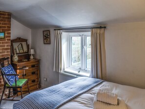 2 bedrooms, free WiFi, bed sheets - Lavenham Red Brick Cottage (Lavenham)