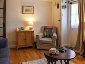 TV, fireplace - Lavenham Red Brick Cottage (Lavenham)