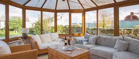 暖炉、Netflix、ストリーミングサービス