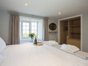 5 bedrooms, free WiFi, bed sheets