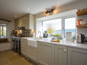 Dishwasher, high chair, freezer - 5 bedroom accommodation in Carlton-in-Coverdale, near Leyburn (Carlton-in-Coverdale, near Leyburn)