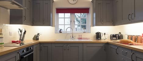 Highchair, cookware/dishes/utensils