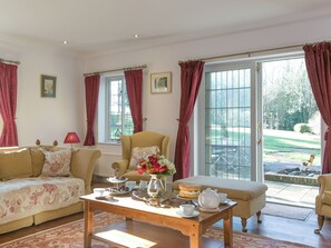 Video-game console, Netflix, smart speakers, streaming services - 4 bedroom accommodation in Catsfield, near Battle (Catsfield, near Battle)