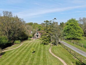 Property grounds - 4 bedroom accommodation in Catsfield, near Battle (Catsfield, near Battle)