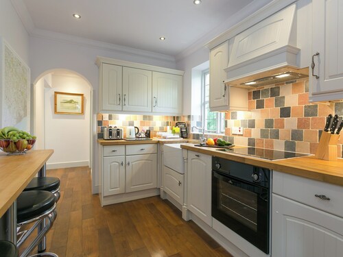 4 bedroom accommodation in Catsfield, near Battle