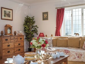 Video-game console, Netflix, smart speakers, streaming services - 4 bedroom accommodation in Catsfield, near Battle (Catsfield, near Battle)