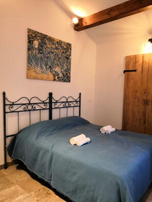 2 bedrooms, iron/ironing board, travel cot, free WiFi