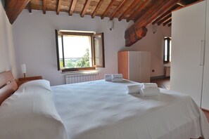 Duplex, 2 Bedrooms | 2 bedrooms, individually decorated, individually furnished, bed sheets - The Knight Loft With Pool (Lazise)
