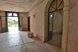 Interior entrance - The Knight Loft With Pool (Lazise)