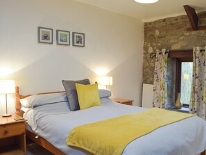 1 bedroom, free WiFi, bed sheets - 1 bedroom accommodation in Cilshafe, near Fishguard (Cilshafe, near Fishguard)