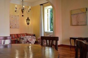 Villa, 6 soverom | Oppholdsområde | TV
