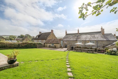 9 bedroom accommodation in Chideock, near Bridport