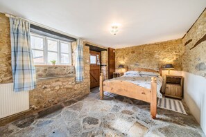 9 多间卧室、免费 WiFi、床单