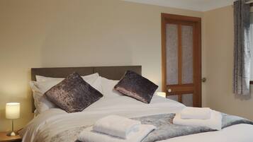 4 bedrooms, free WiFi, bed sheets