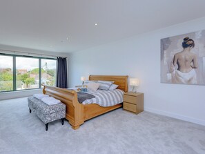 5 多间卧室、免费 WiFi、床单、轮椅无障碍