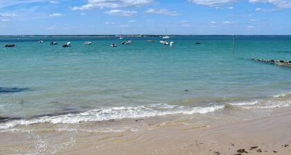 5 makuuhuoneen majoitus Freshwaterissa, lähellä Totlandia