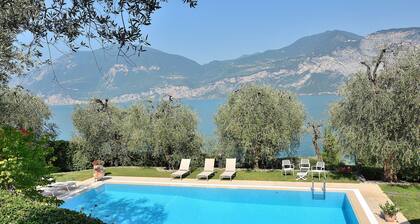 Villa Dismero With Pool