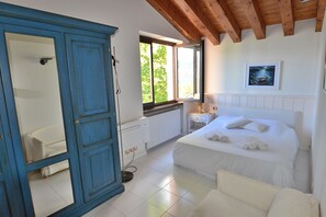 Villa, 5 Bedrooms | 5 bedrooms, iron/ironing board, cribs/infant beds, free WiFi - Villa Dismero With Pool (Brenzone sul Garda)