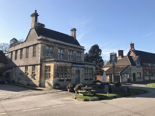 1 bedroom accommodation in Steeple Ashton, near Trowbridge