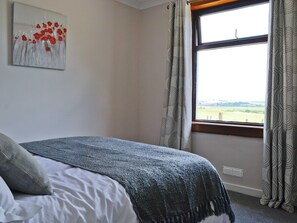 3 bedrooms, free WiFi, bed sheets - 3 bedroom accommodation in Mabie, near Dumfries (Mabie, near Dumfries)