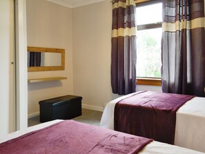 3 bedrooms, free WiFi, bed sheets - 3 bedroom accommodation in Mabie, near Dumfries (Mabie, near Dumfries)