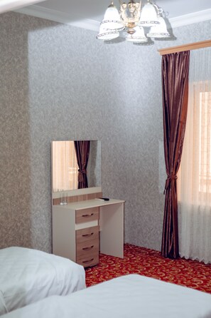 Minibar, iron/ironing board, rollaway beds, free WiFi - Soffia Hotel (Baku)