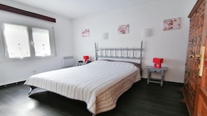 3 bedrooms, iron/ironing board - VACAY Villa Roger (L'ESCALA)