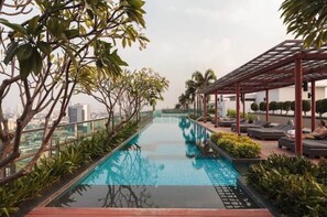 Outdoor pool - Next to BTS-Easy to City Center-Comfy1BR (Batu Pahat)