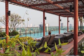 Outdoor pool - Next to BTS-Easy to City Center-Comfy1BR (Batu Pahat)