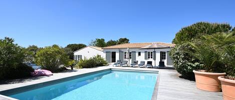 Piscine couverte, piscine extérieure