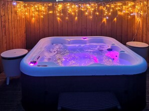 Indoor spa tub - 5 bedroom accommodation in Hinderwell, near Whitby (Hinderwell, near Whitby)