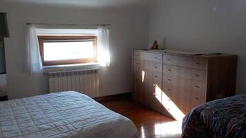 1 chambre, fer et planche Ă repasser, Wi-Fi, draps fournis