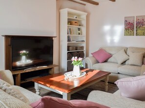 Fireplace - 5 bedroom accommodation in Muston, near Filey (Muston, near Filey)