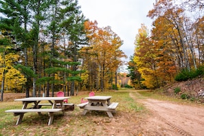 BBQ/picnic area - Telemark Northwoods Lodging (Cable)