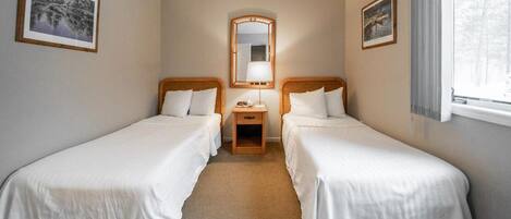 Deluxe Condo | Living area