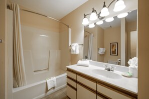 Junior Suite, 1 King Bed with Sofa bed | Bathroom | Free toiletries, hair dryer, towels, soap