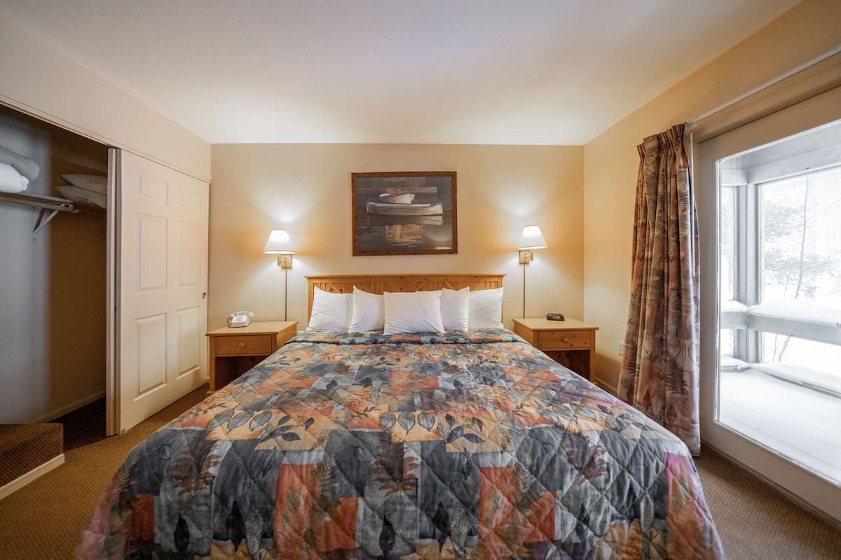Junior Suite, 1 King Bed with Sofa bed | Individually decorated, individually furnished, blackout drapes