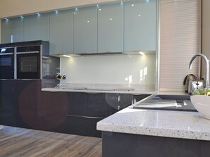 Dishwasher, highchair, freezer - 3 bedroom accommodation in Upper Poppleton, near York (Upper Poppleton, near York)
