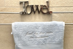A towel hanging on a metal towel rack with the word 'Towel' above it. - M210 - Marcelli, three-room apartment facing the sea with breathtaking views (Marcelli)