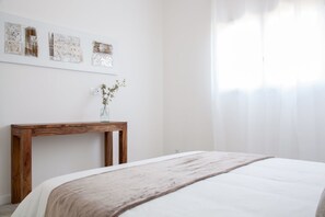 Standard Apartment, 1 Queen Bed with Sofa bed, Pool View | In-room safe, individually decorated, individually furnished - RESIDENCE CASA DI PAOLI (Porto-Vecchio)