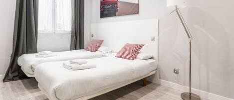 Iron/ironing board, free WiFi, bed sheets