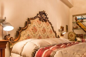 1 bedroom, bed sheets