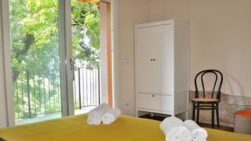 4 bedrooms, iron/ironing board, cots/infant beds, free WiFi