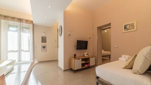 2 Schlafzimmer, Schreibtisch, Bügeleisen/Bügelbrett, WLAN