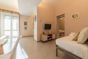 2 bedrooms, WiFi, bed sheets - Gemelli Peaceful Apartment (Roma)