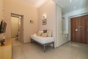3 bedrooms, desk, iron/ironing board, WiFi