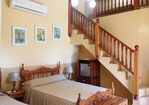 Deluxe Triple Room, Multiple Beds, Accessible, Courtyard View